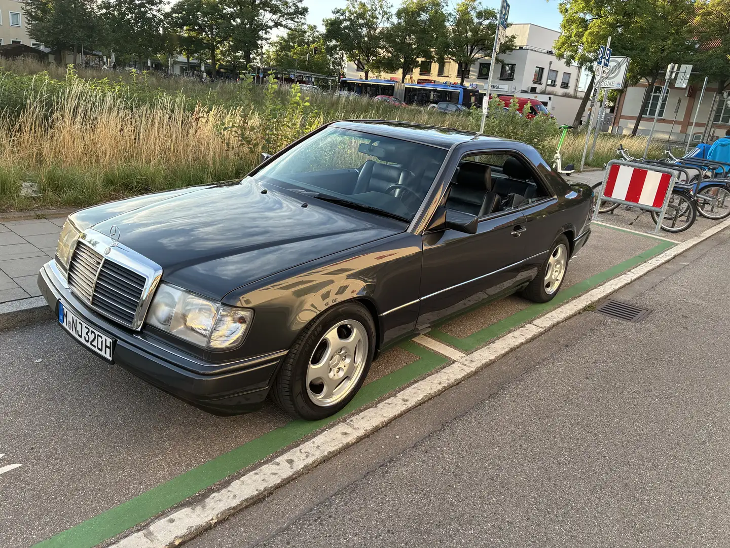 Mercedes-Benz E 320 - 1