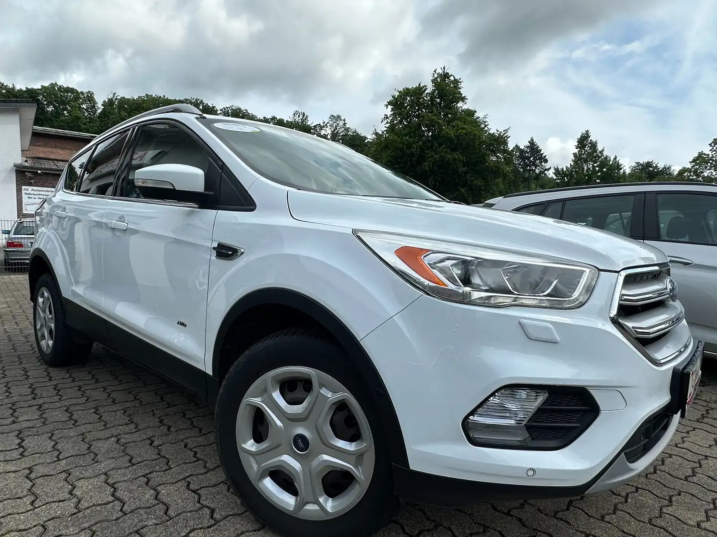 Ford Kuga 2.0 TDCI 4X4 ALLRAD Aut+NAVI+KLIMATR+PDC+SHZ Weiß - 2