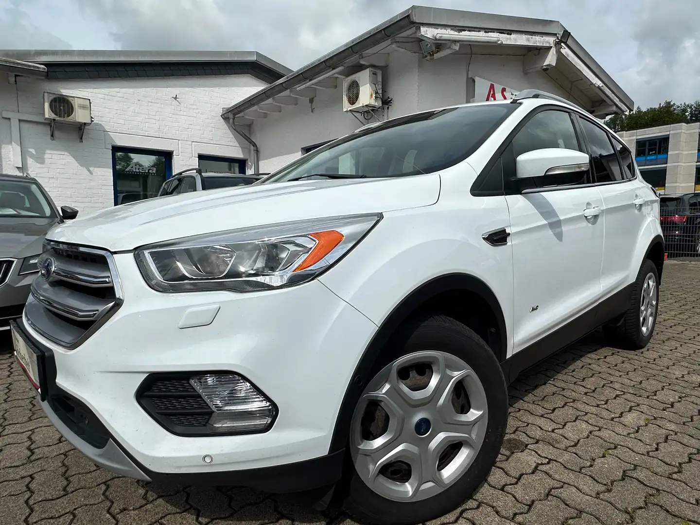 Ford Kuga 2.0 TDCI 4X4 ALLRAD Aut+NAVI+KLIMATR+PDC+SHZ Weiß - 1