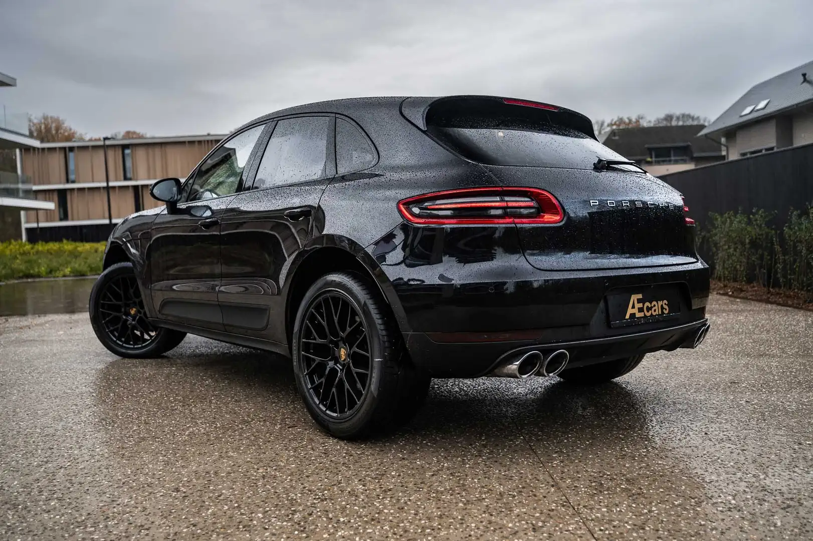 Porsche Macan 2.0 / PDK / HEATED SEATS / BELGIAN CAR / PDC / TOW Zwart - 2
