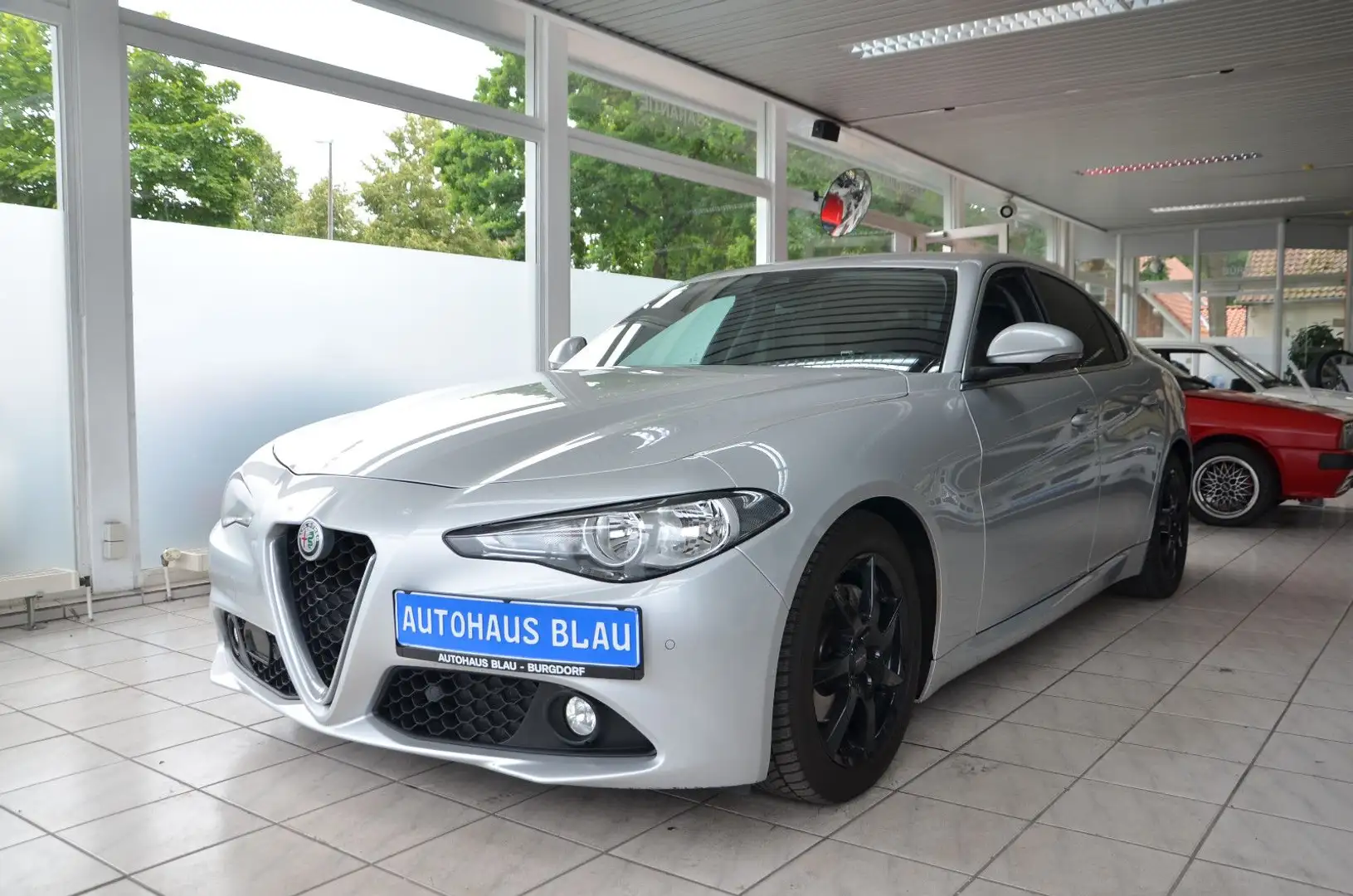 Alfa Romeo Giulia 2.2 JTDM Super *AUTOMATIK*NAVI*2.HAND* Silber - 1