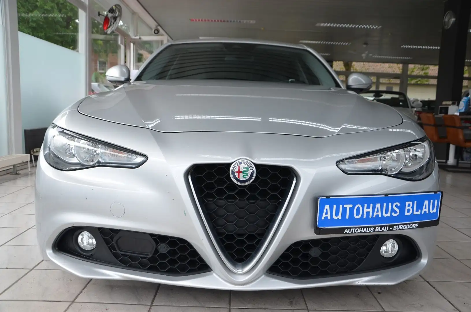 Alfa Romeo Giulia 2.2 JTDM Super *AUTOMATIK*NAVI*2.HAND* Silber - 2