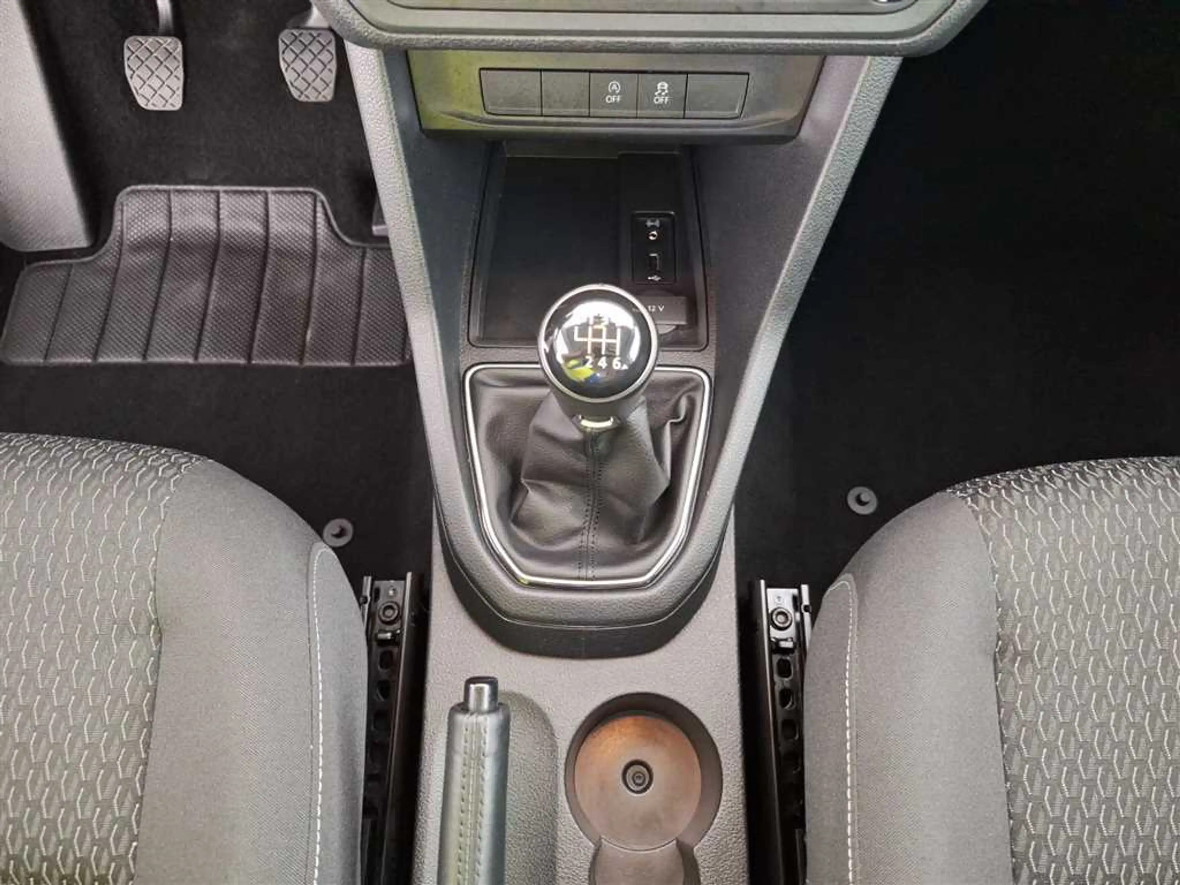 Volkswagen Caddy Trendline 2.0 TDI 4MOTION — photo 15
