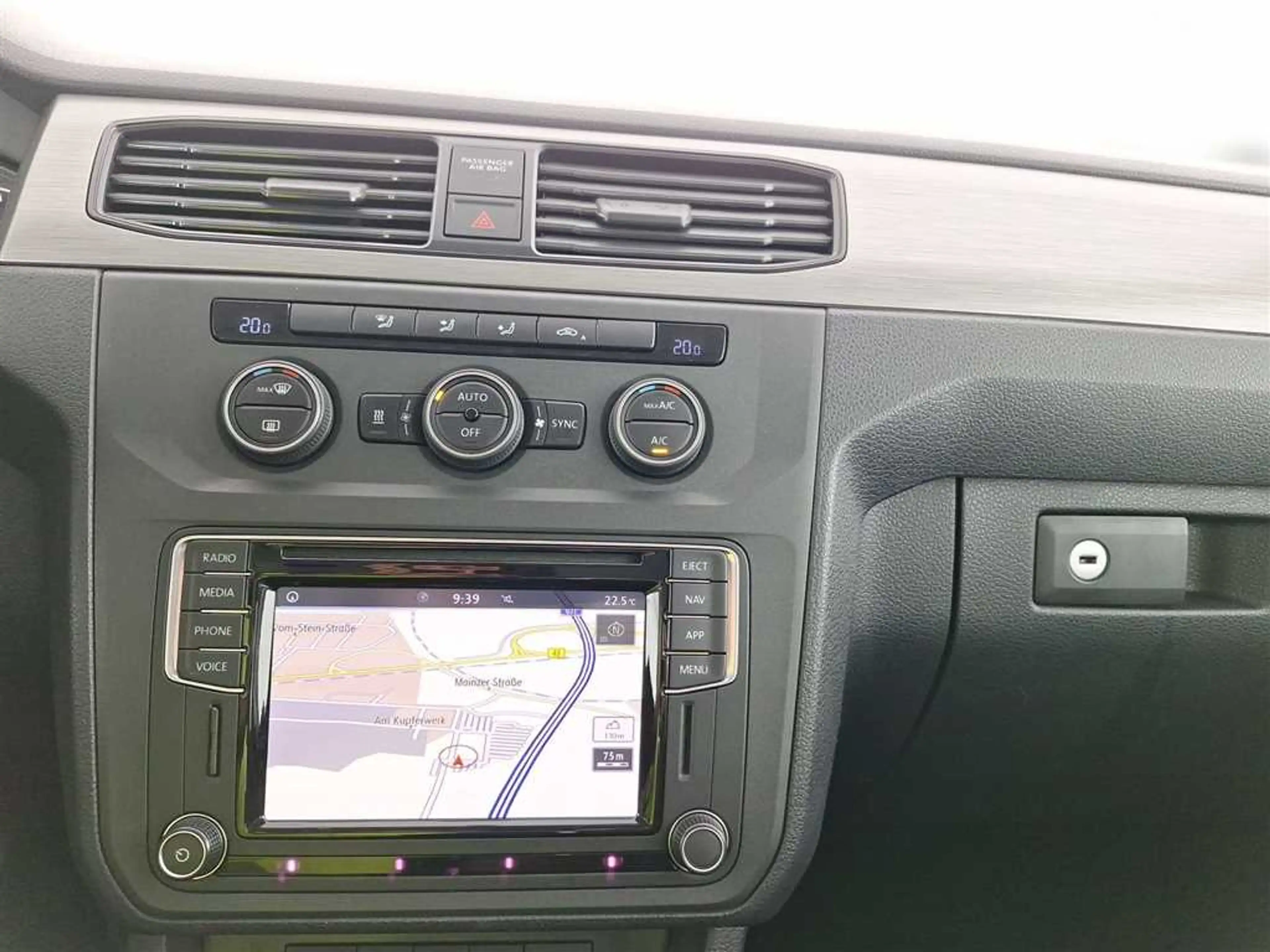 Volkswagen Caddy Trendline 2.0 TDI 4MOTION — photo 11