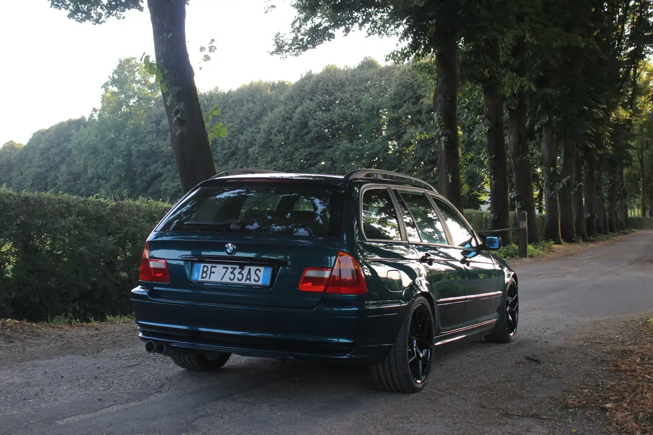 BMW 318i Touring, foto 3