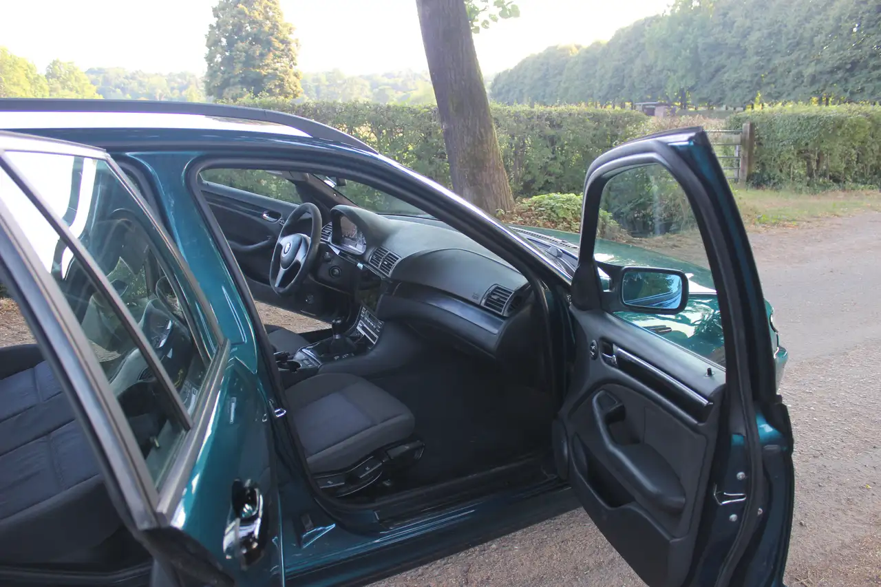 BMW 318i Touring, foto 9