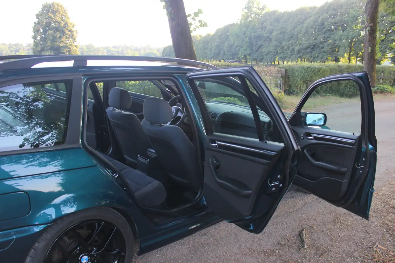 BMW 318i Touring, foto 10