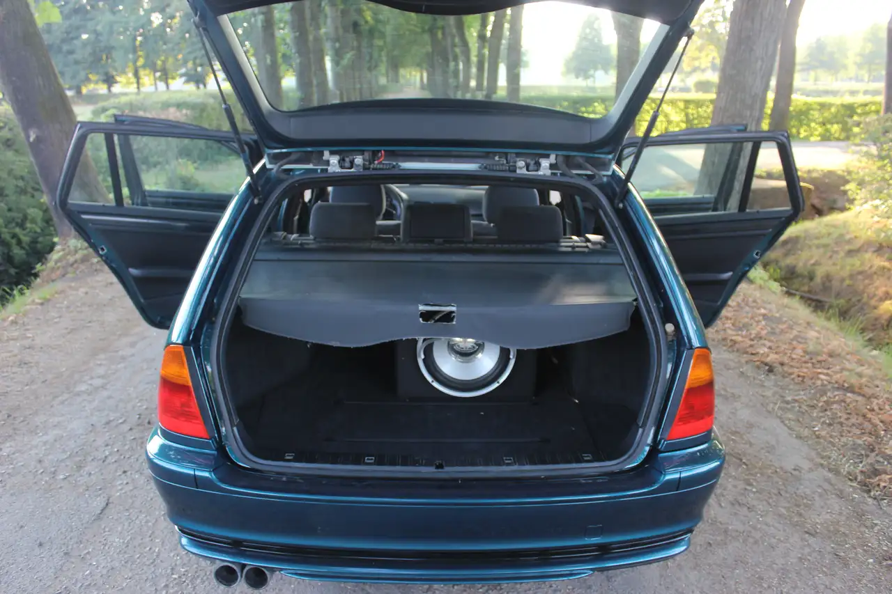 BMW 318i Touring, foto 11