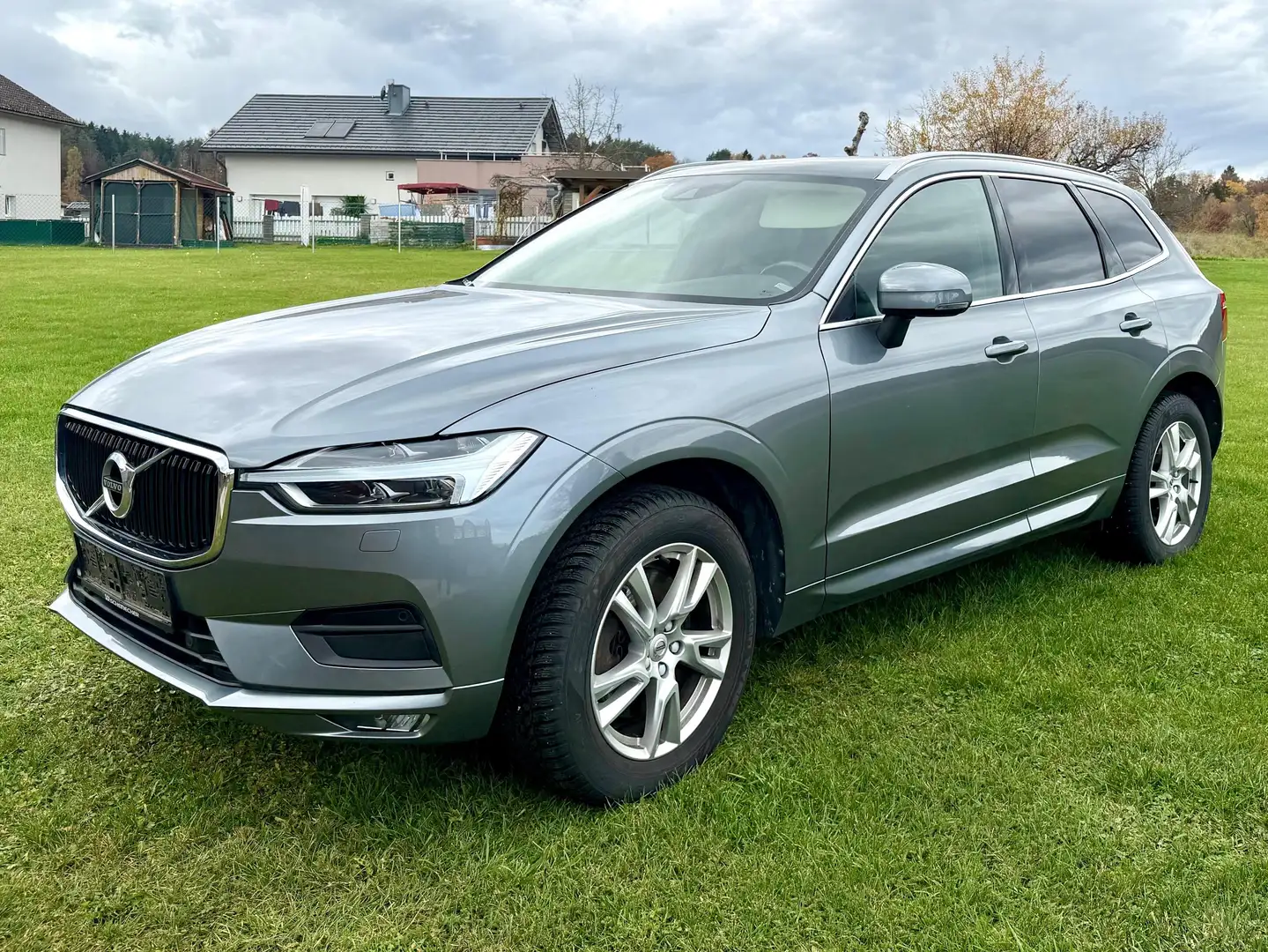 Volvo XC60 XC60 B4 Momentum AWD GeartronicMomentum Silber - 1