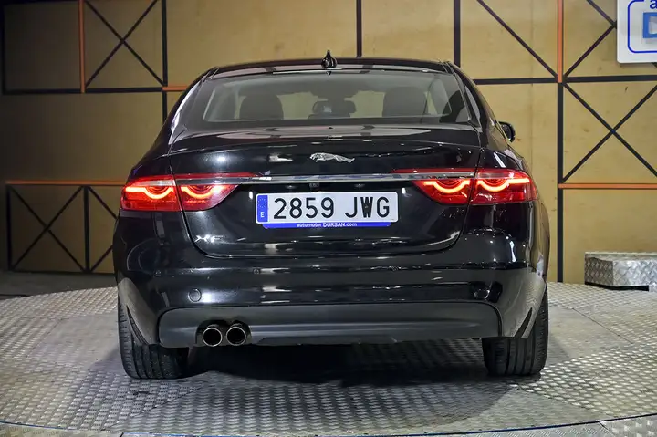 Jaguar XF 2.0 Diesel Prestige 2017, foto 12