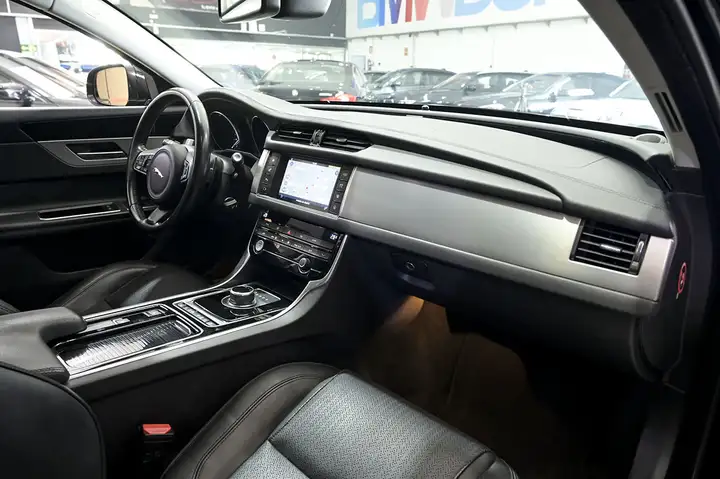 Jaguar XF 2.0 Diesel Prestige 2017, foto 42