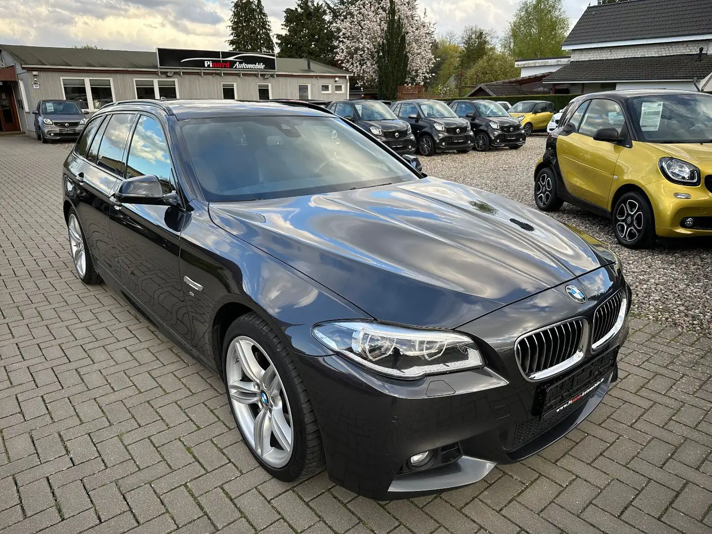 BMW 530 d Touring M SPORT-NAVI-LED-HEADUP-S.DACH-KAM Grau - 1