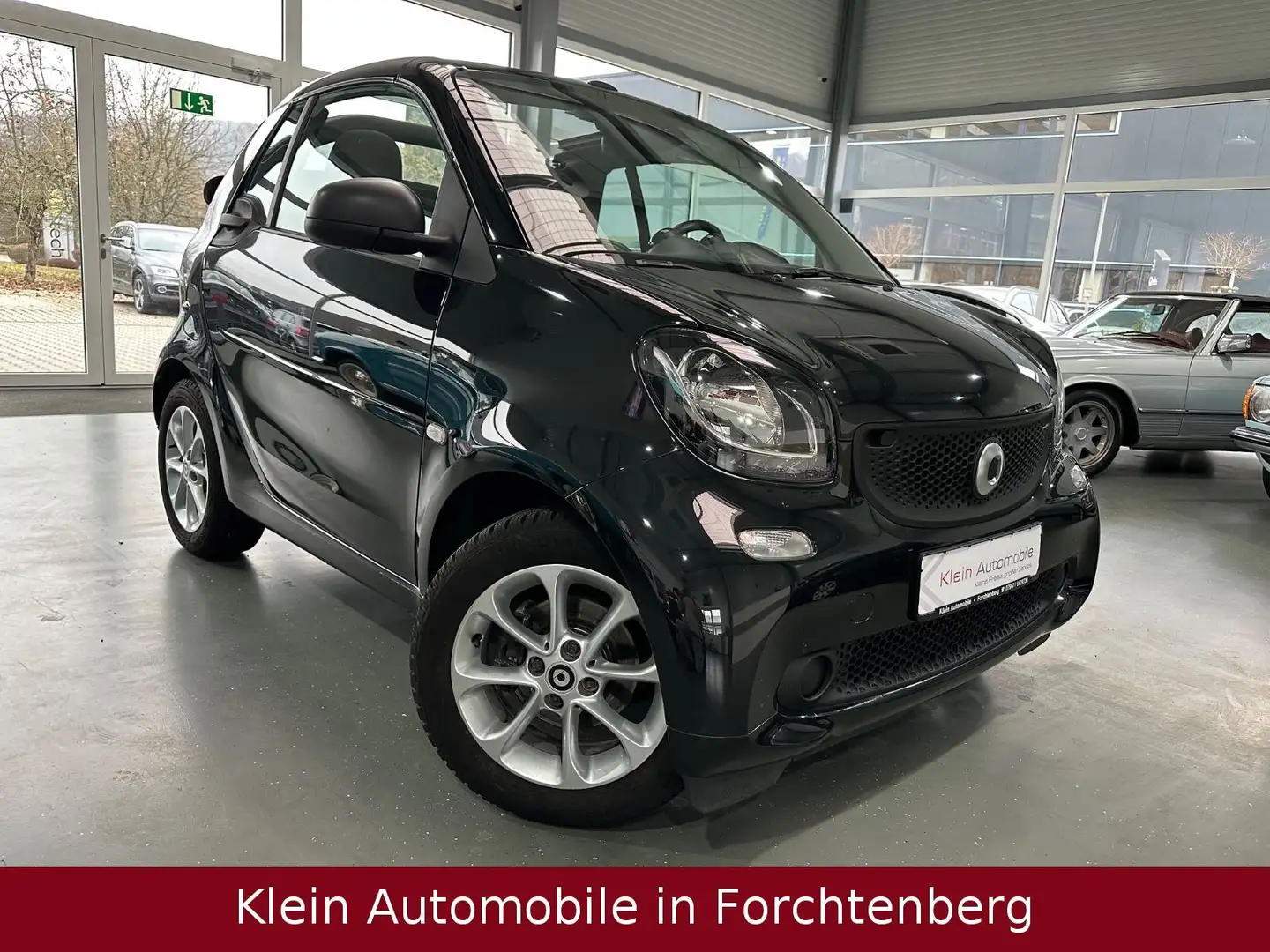 smart forTwo Cabrio Aut. Klimatronic Cool&Audio SHZ LM Schwarz - 1