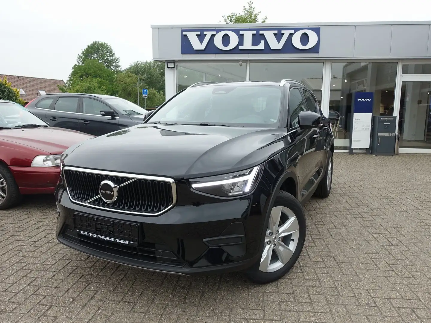 Volvo XC40 Core B3/BLIS/Kamera/Memory/Google/Carplay Černá - 1