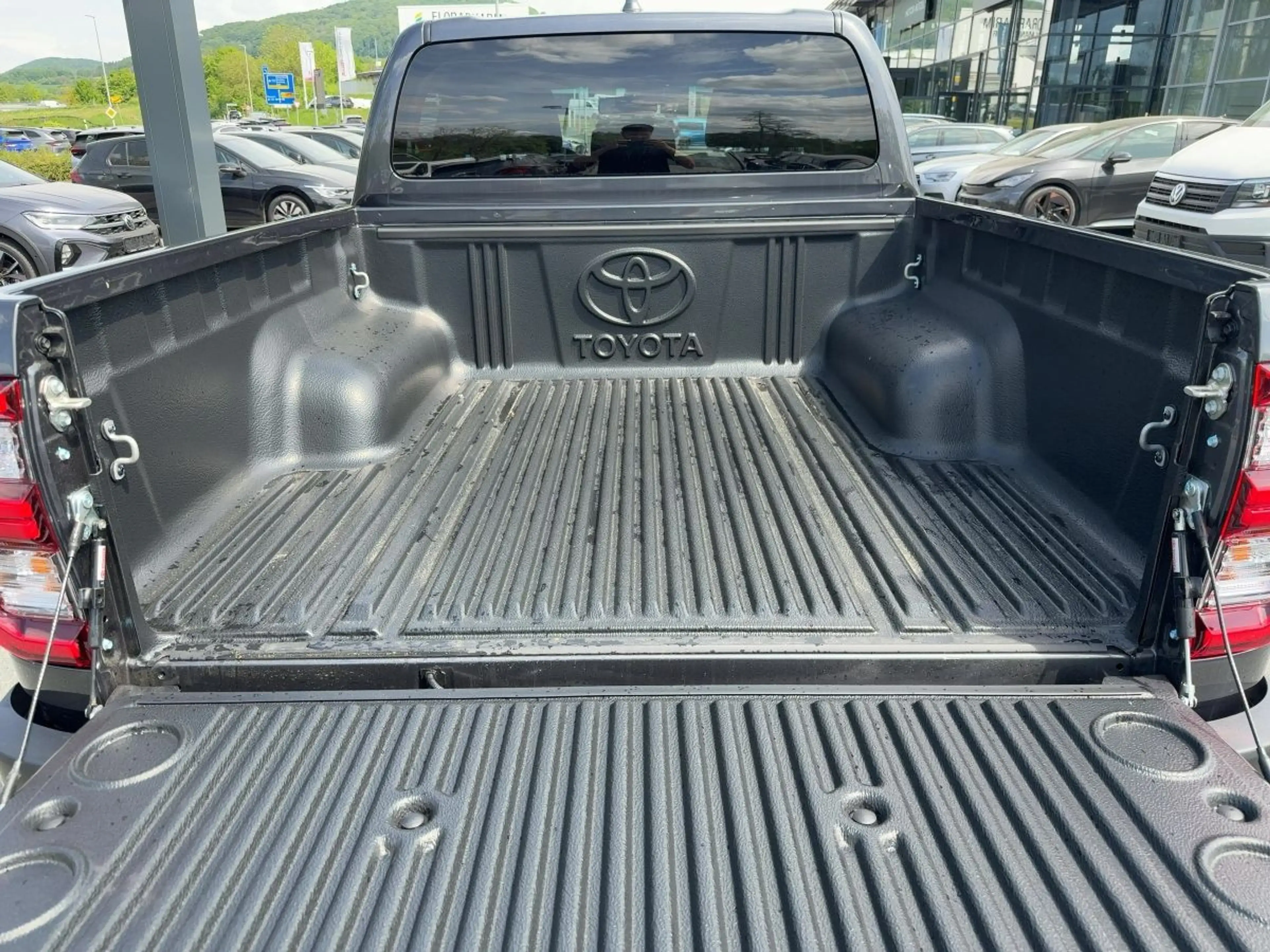 Toyota Hilux 2.8 D 4x4 Invincible Allrad — photo 14