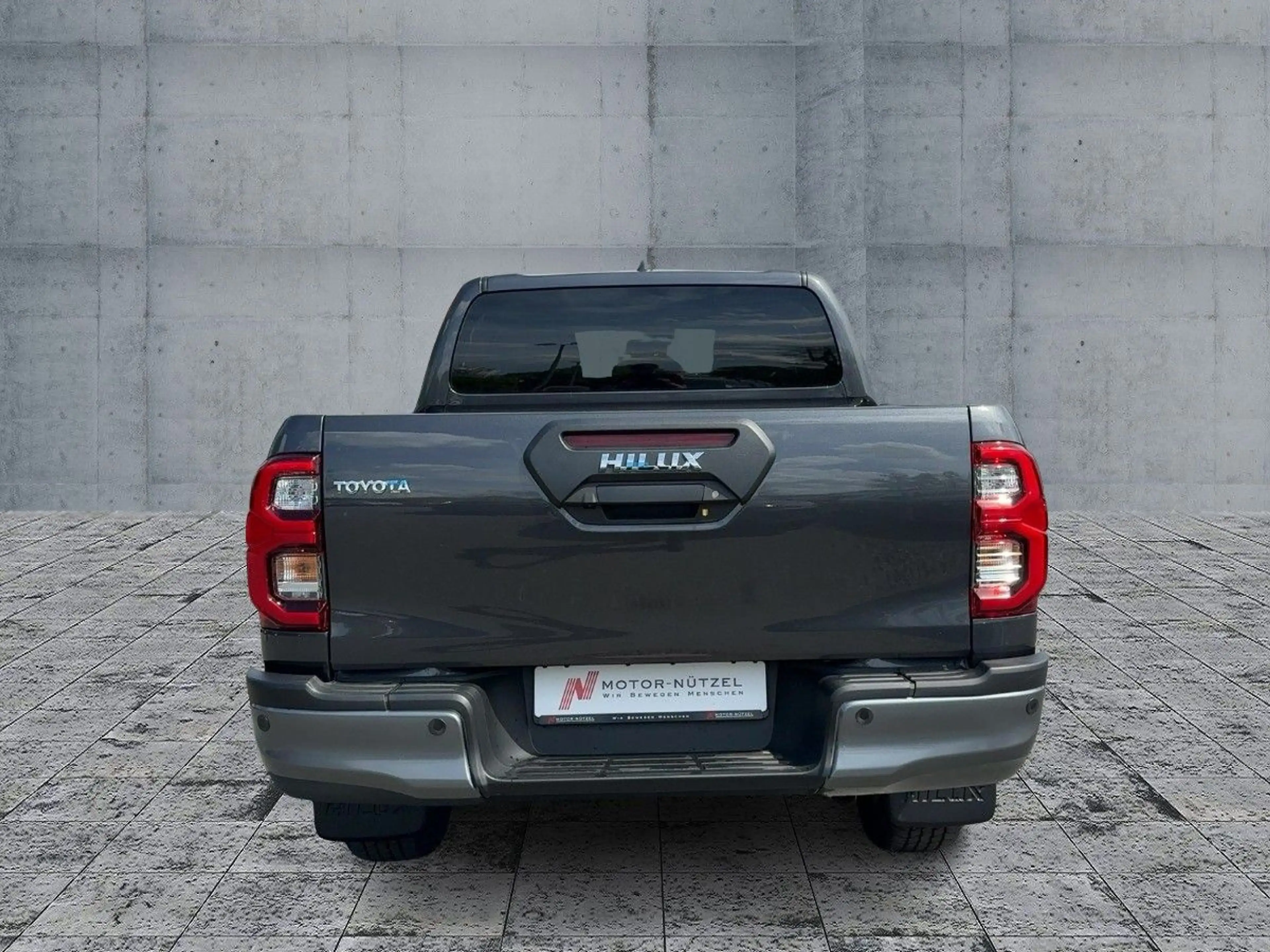 Toyota Hilux 2.8 D 4x4 Invincible Allrad — photo 5