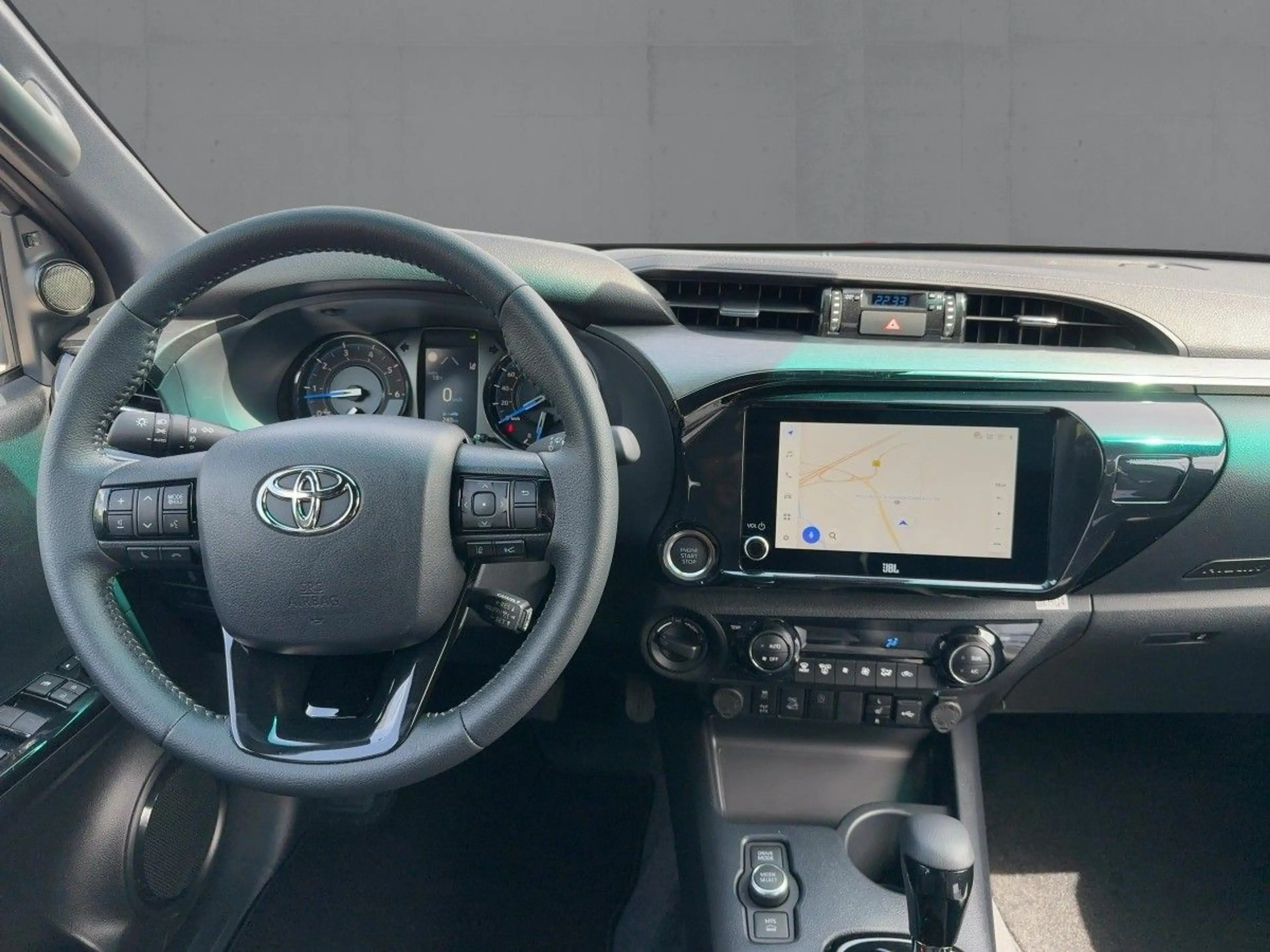 Toyota Hilux 2.8 D 4x4 Invincible Allrad — photo 9