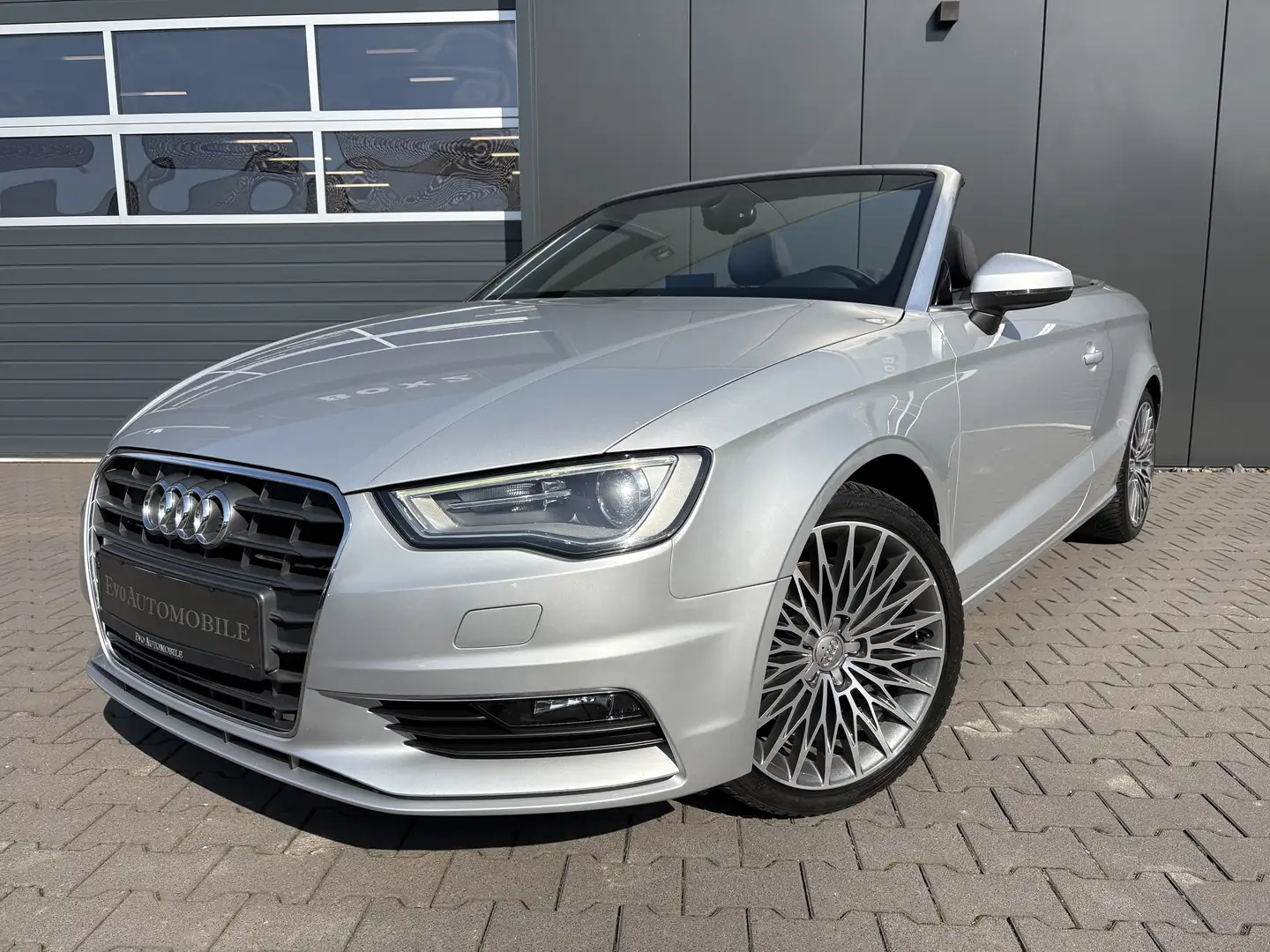 Audi A3 ambition Automatik Navi Sitzheizung Bi-Xenon PDC Grau - 1