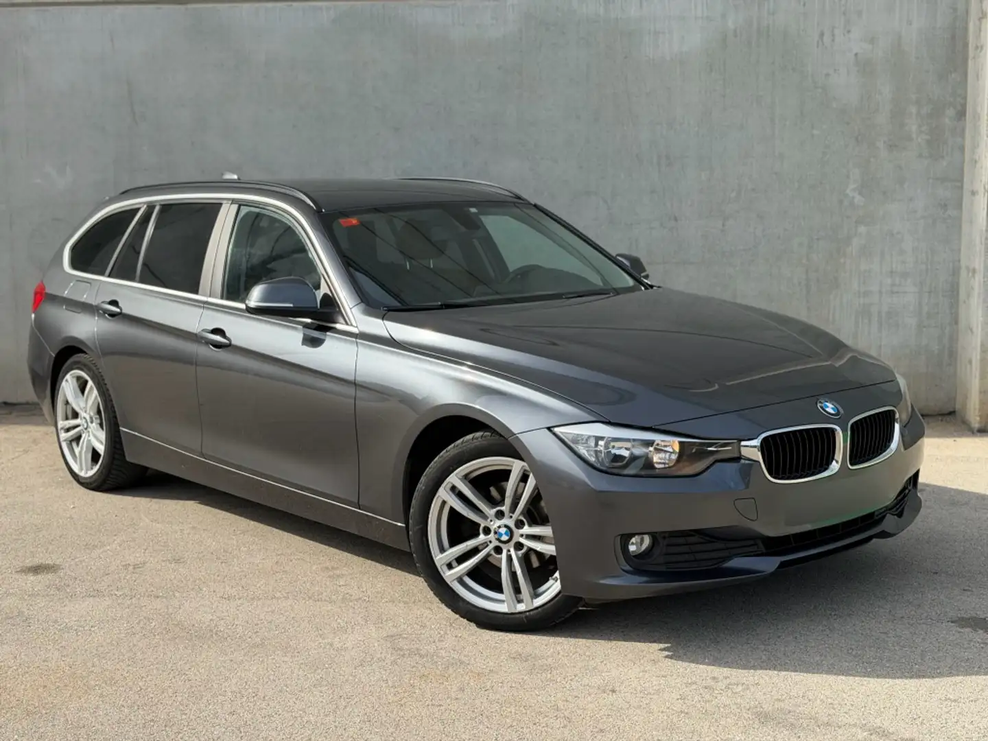 BMW 318 318d Touring Gris - 2