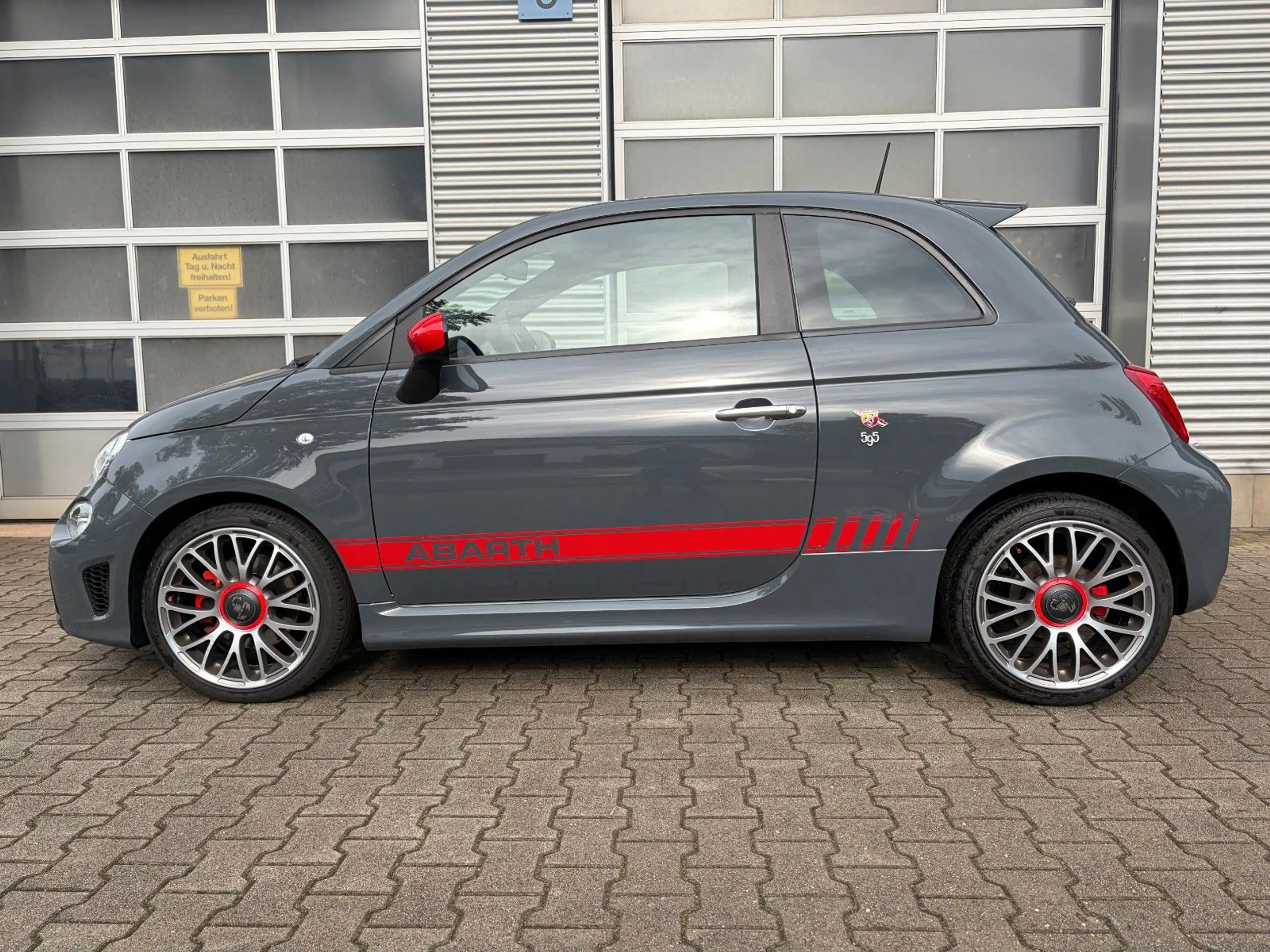 Abarth 595 1.4 T-JET — photo 3
