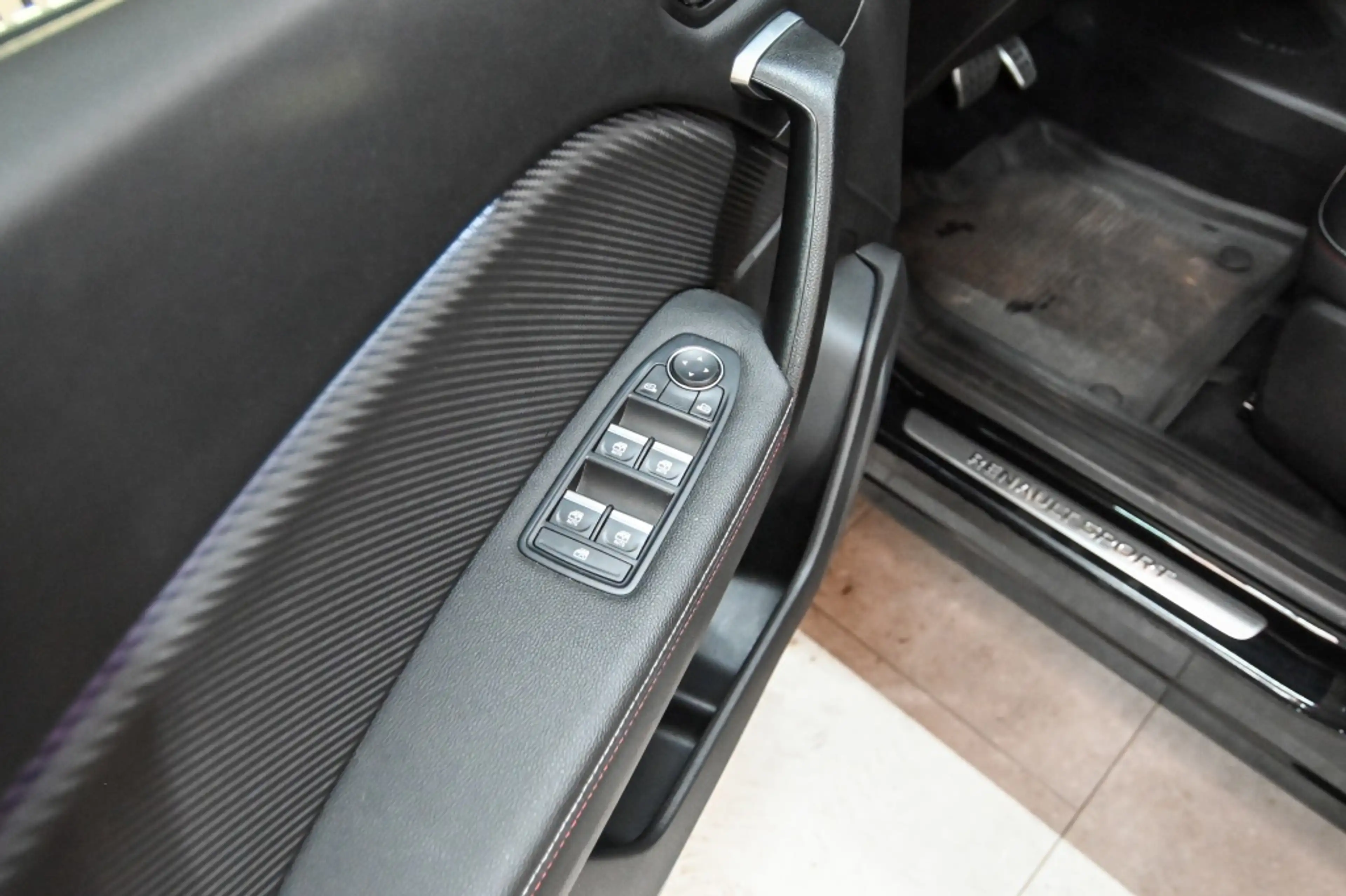 Renault Captur 1.3 mh 160 RS L. — photo 11