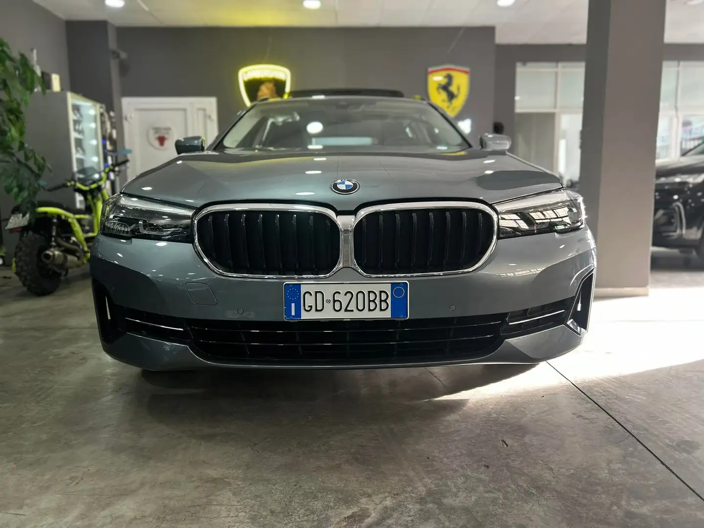 BMW 520 520d Touring mhev Luxury auto *TETTO *NAVI *PDC Gris - 1