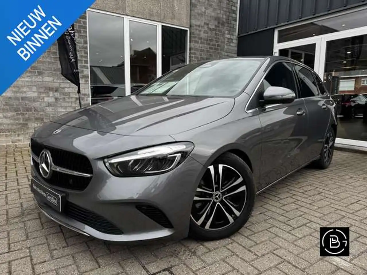 Mercedes-Benz B 180