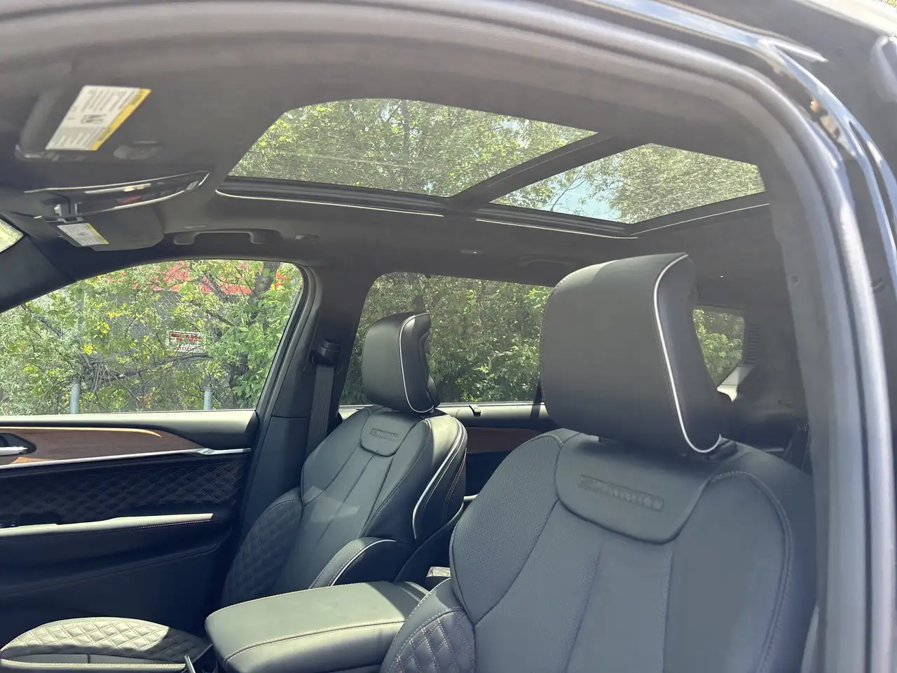 Jeep Grand Cherokee снимка Jeep Grand Cherokee