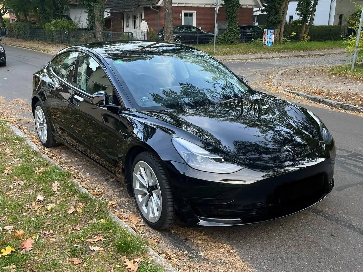 Tesla Model 3 Model 3 Standard Reichweite Plus Hinterradantrieb Schwarz - 2