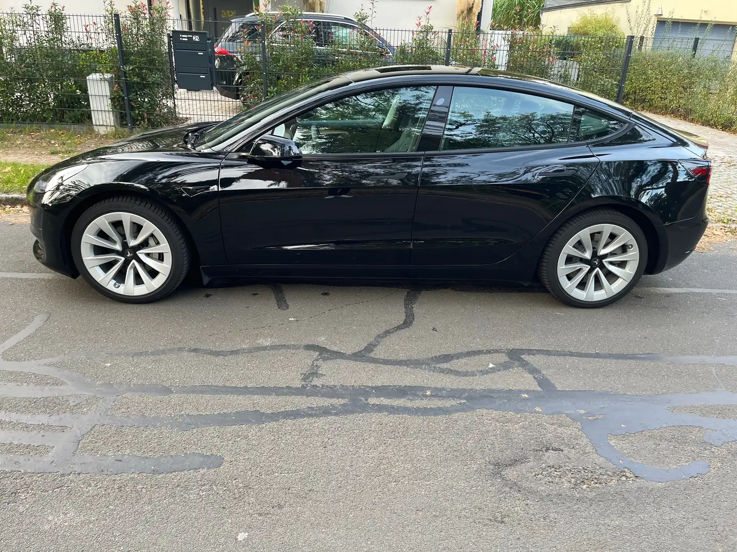 Tesla Model 3 Model 3 Standard Reichweite Plus Hinterradantrieb Schwarz - 1