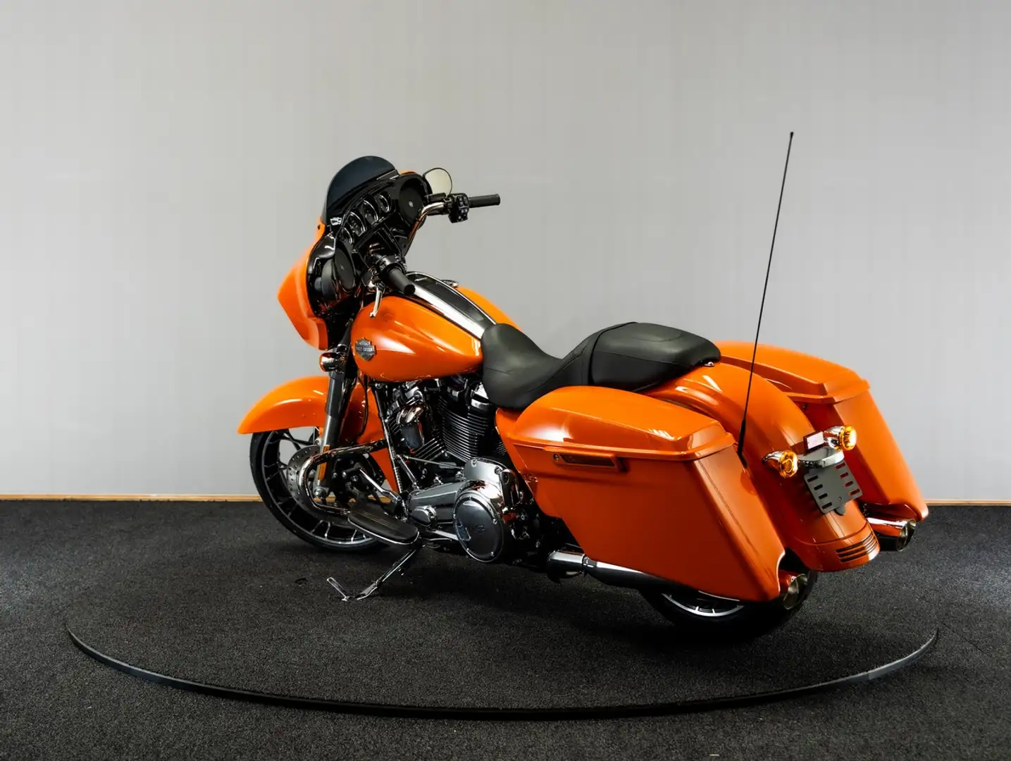 Harley-Davidson Street Glide FLHXS Special Solid Colour/Chrome Oranje - 2