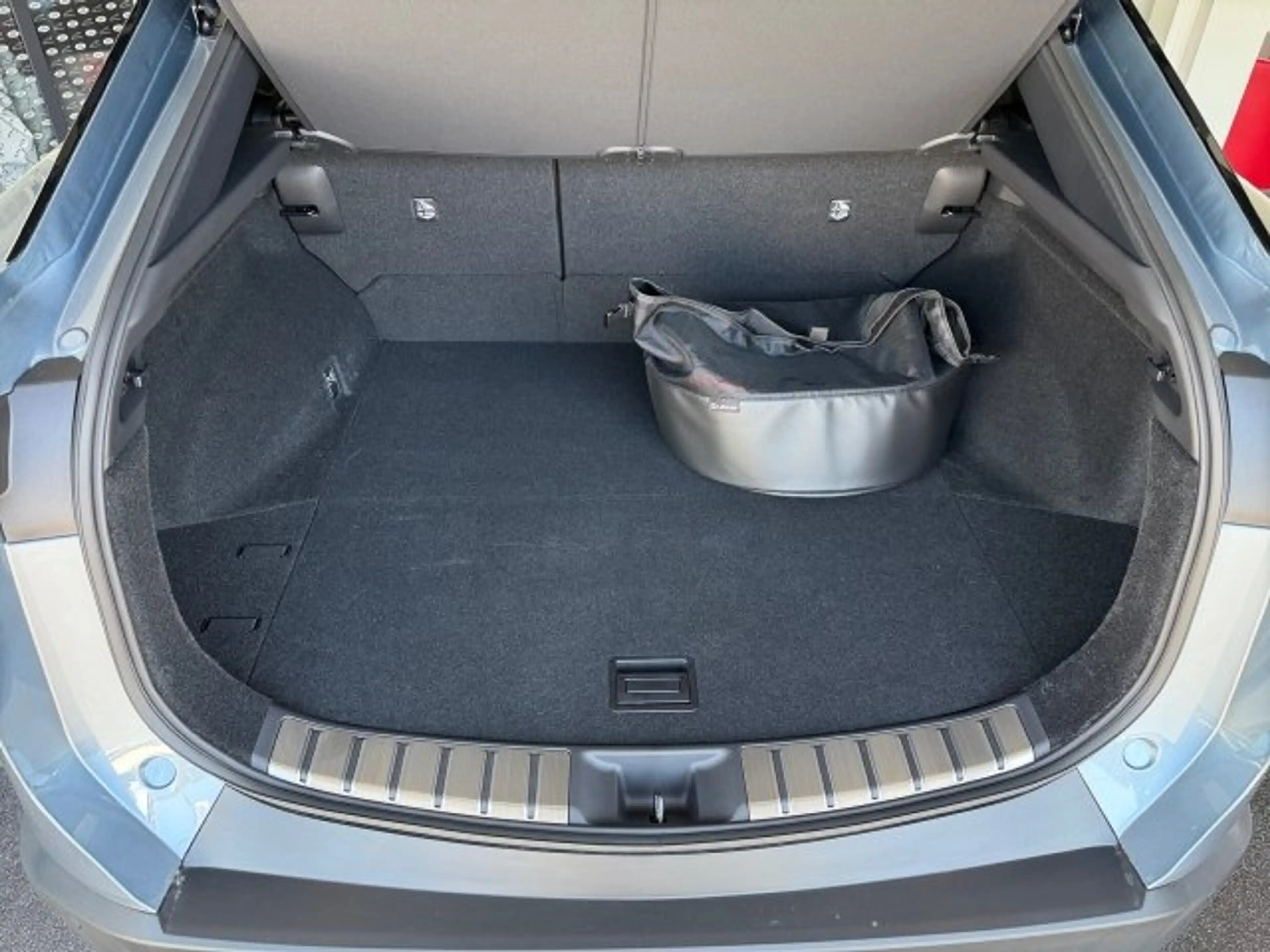 Lexus RZ 300e — photo 10