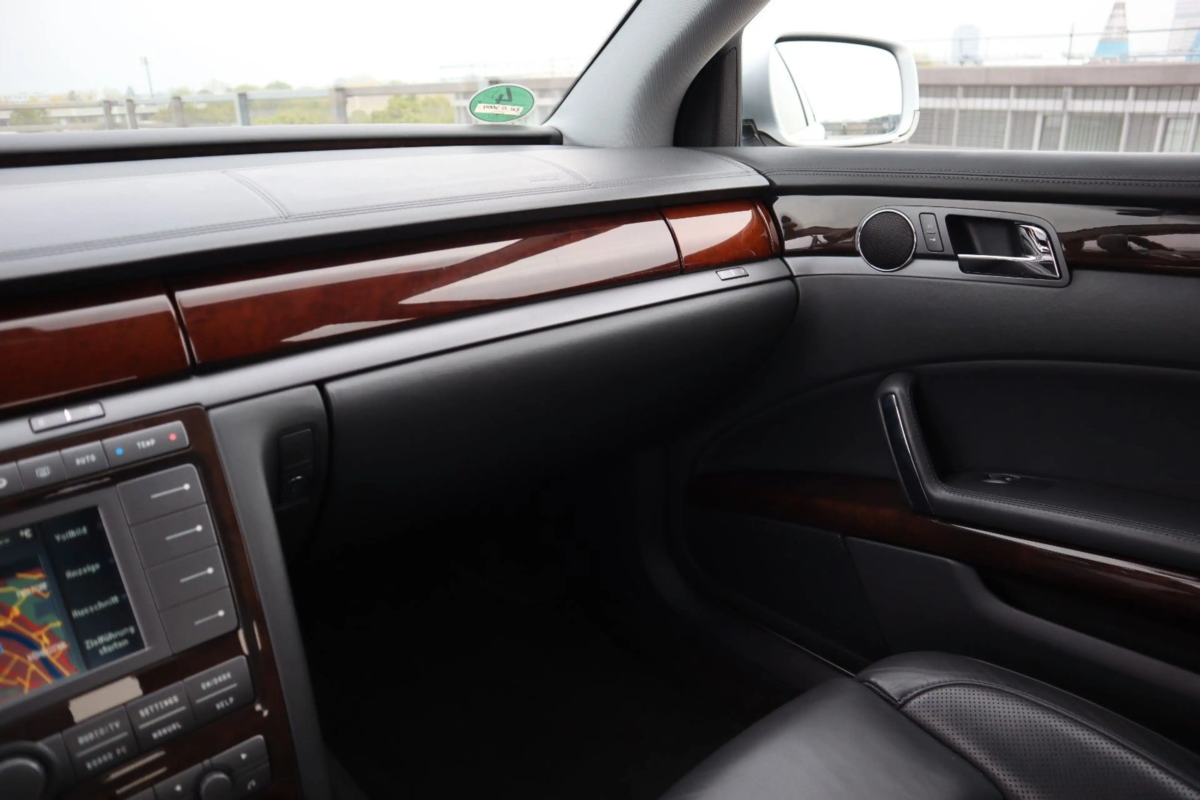 Volkswagen Phaeton 4.2 V8 4MOTION Tiptronic 5-Sitzer — photo 18