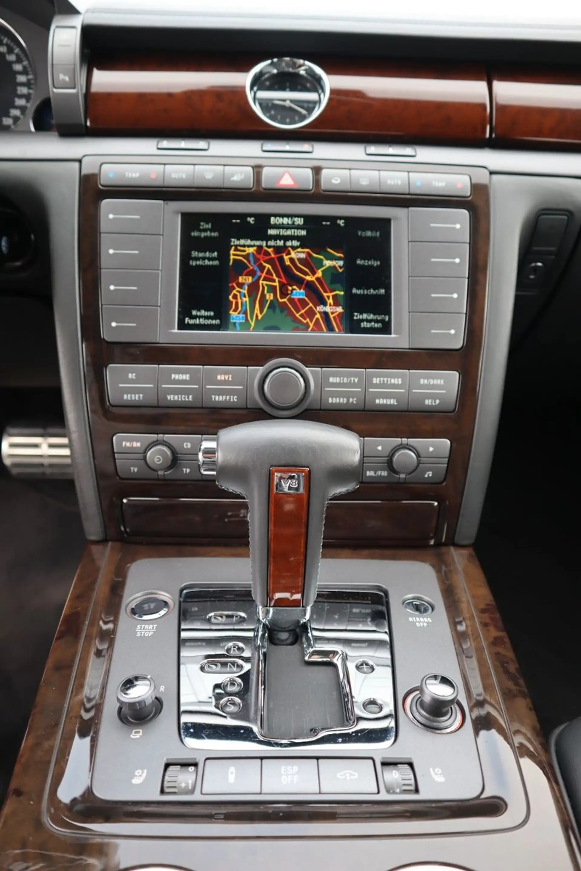 Volkswagen Phaeton 4.2 V8 4MOTION Tiptronic 5-Sitzer — photo 21