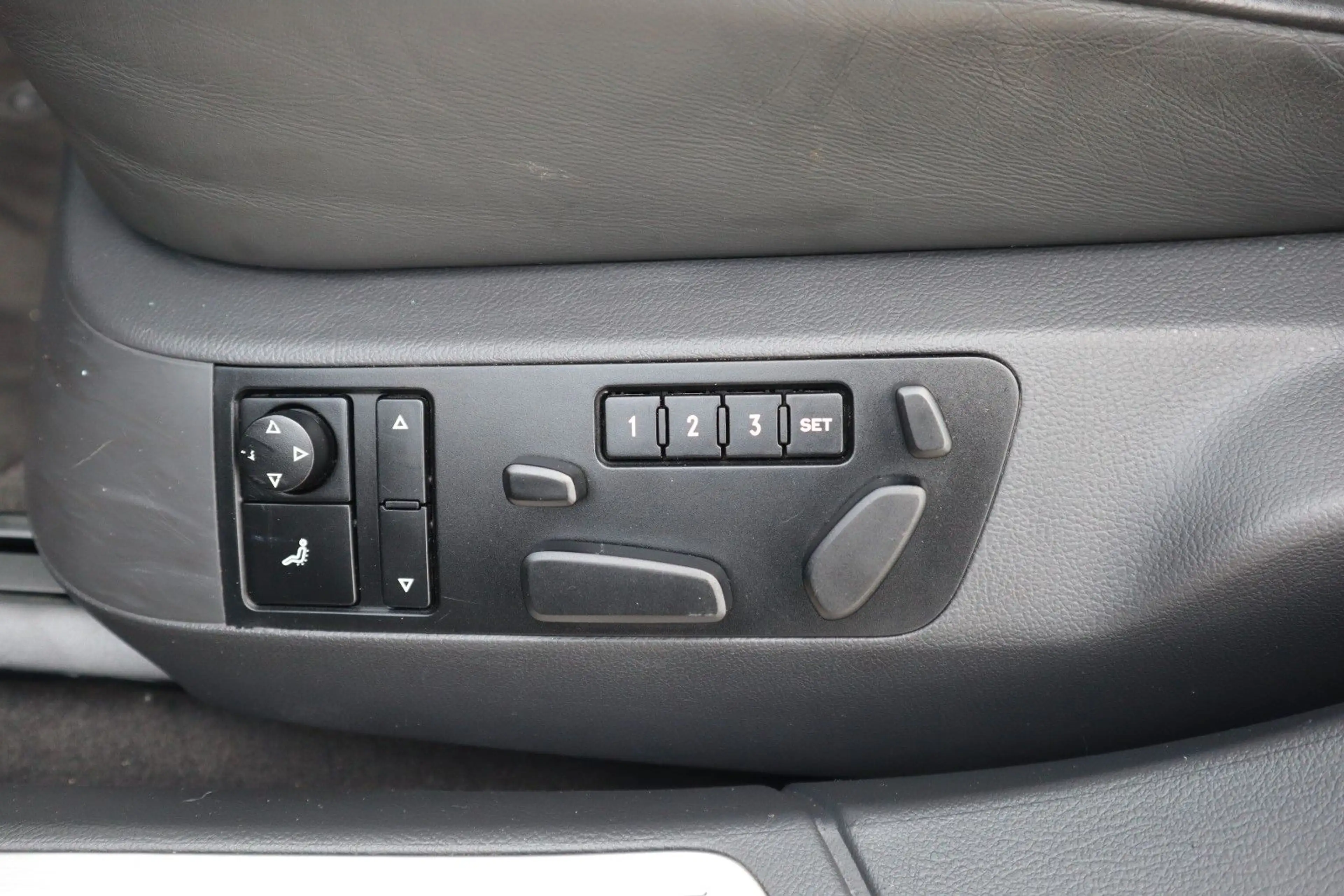 Volkswagen Phaeton 4.2 V8 4MOTION Tiptronic 5-Sitzer — photo 24