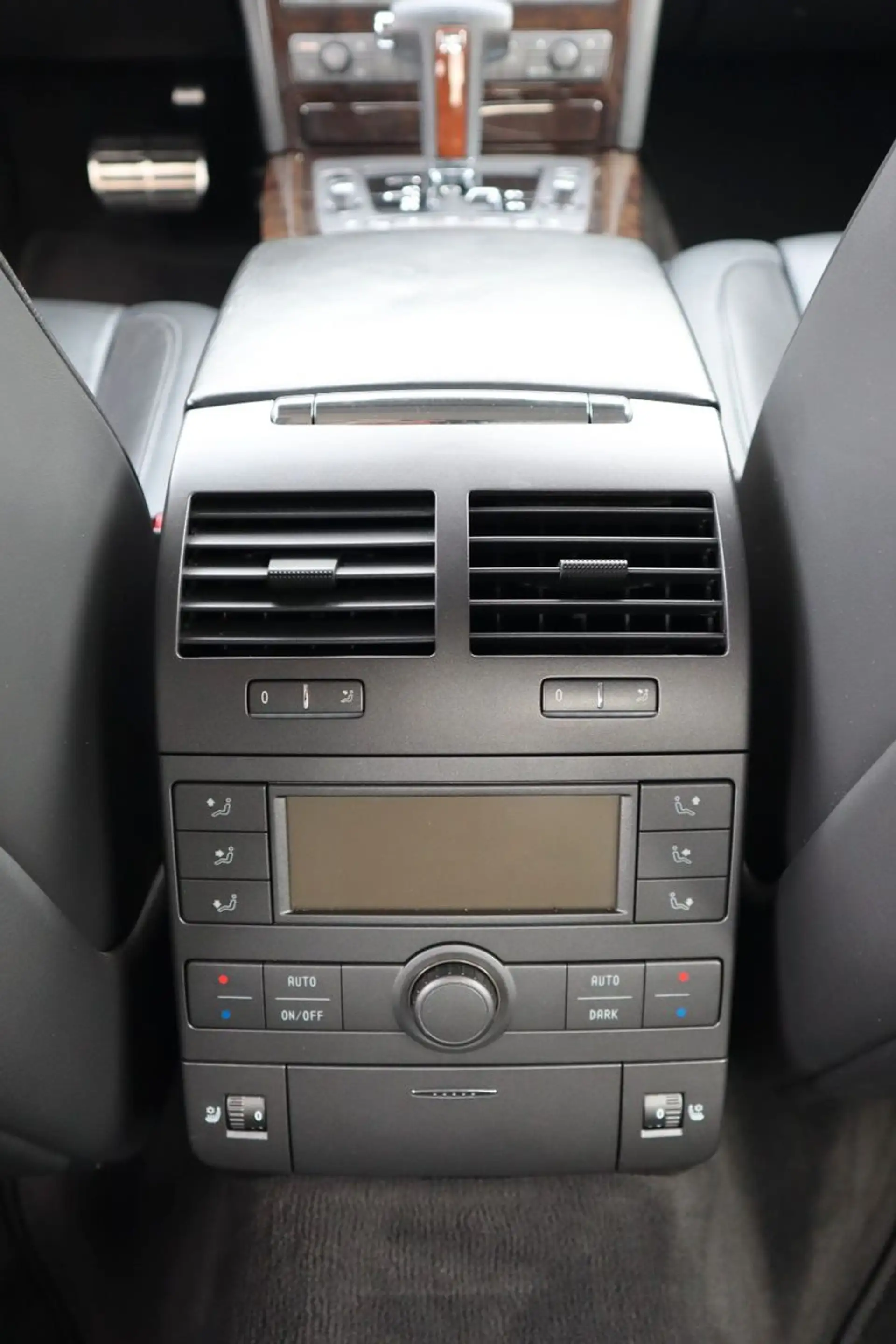 Volkswagen Phaeton 4.2 V8 4MOTION Tiptronic 5-Sitzer — photo 25