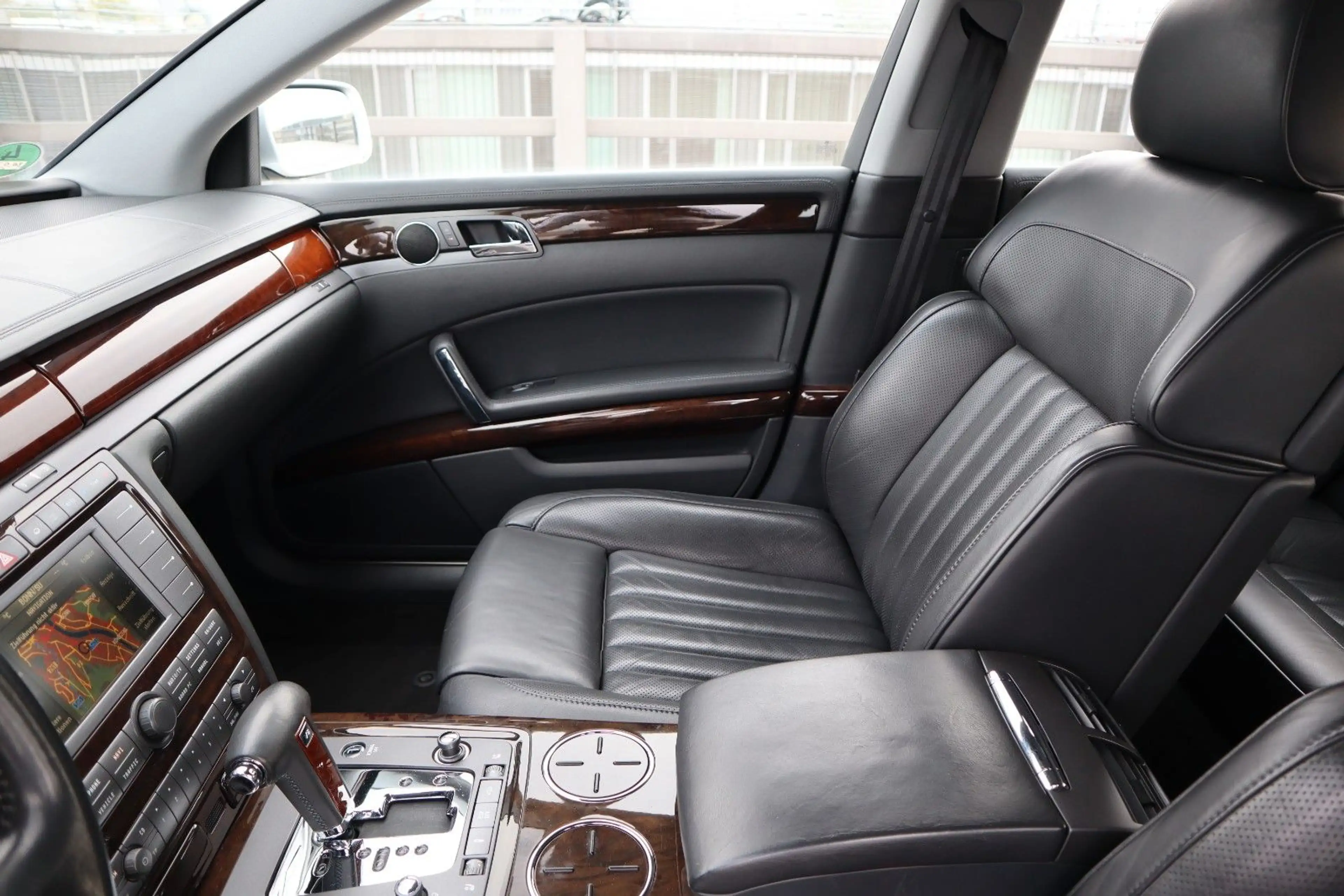 Volkswagen Phaeton 4.2 V8 4MOTION Tiptronic 5-Sitzer — photo 22