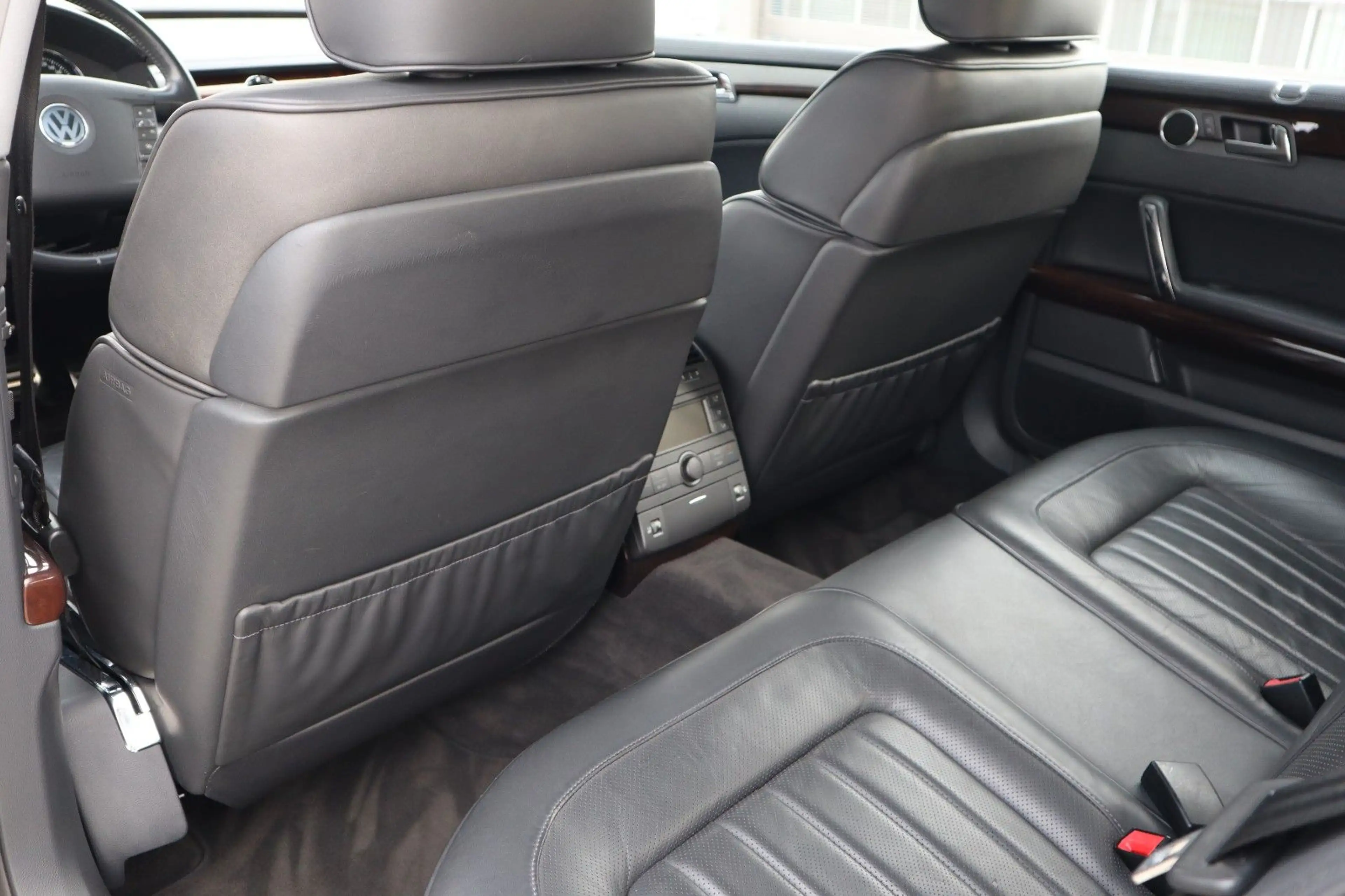 Volkswagen Phaeton 4.2 V8 4MOTION Tiptronic 5-Sitzer — photo 27