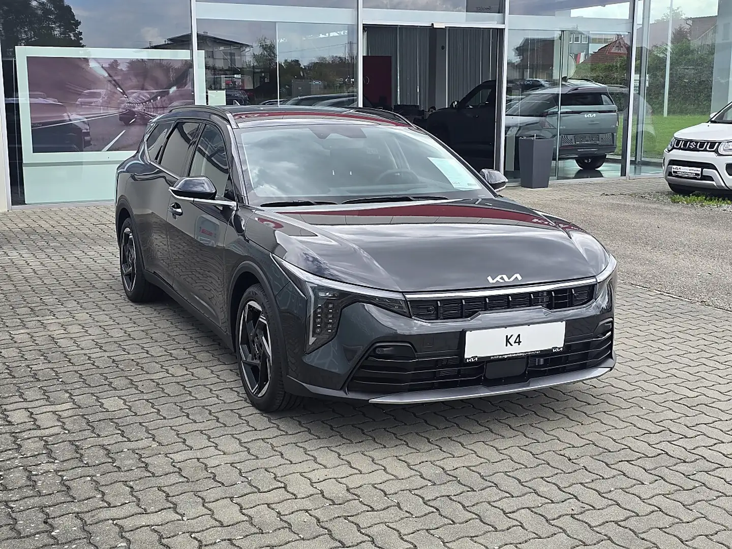 Kia K4 Kombi 1,0 TGDI 48V Gold DCT Grau - 2