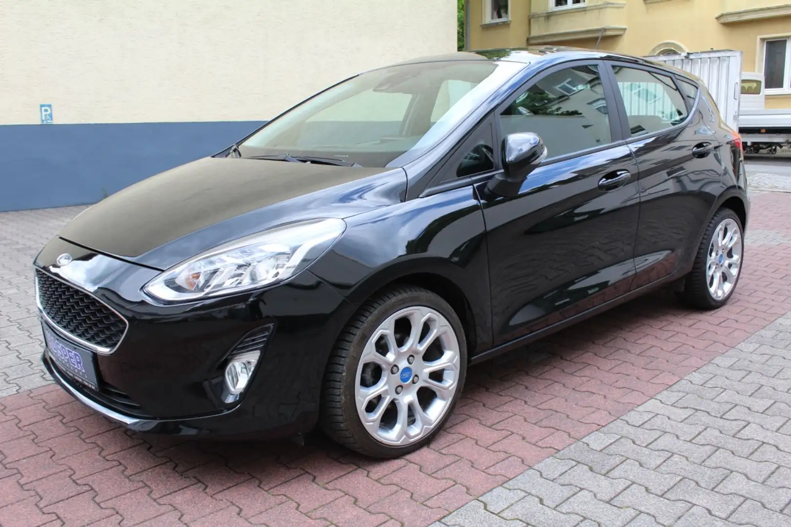 Ford Fiesta Cool & Connect ( NAVI / PDC / SHZ ) Negro - 1
