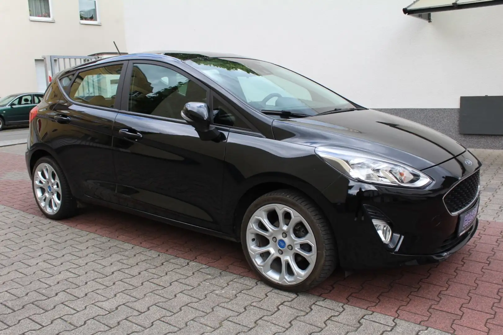 Ford Fiesta Cool & Connect ( NAVI / PDC / SHZ ) Negro - 2