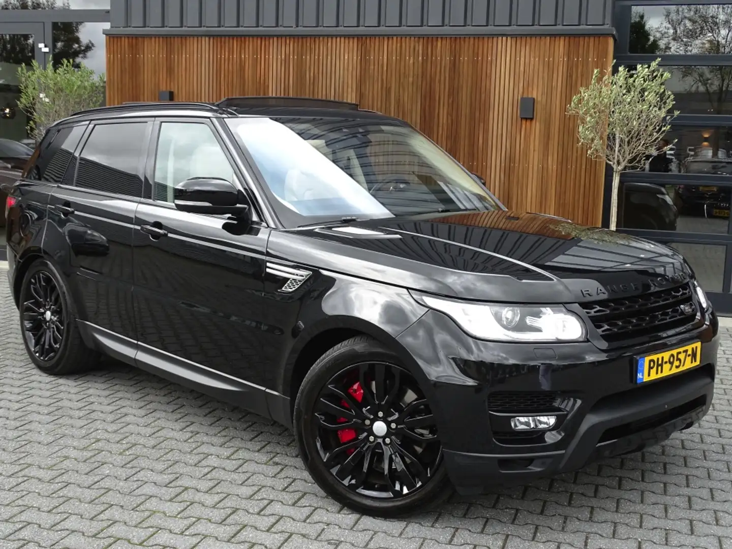 Land Rover Range Rover Sport 3.0 TDV6 259PK automaat / HSE Dynamic *NAP* Noir - 2
