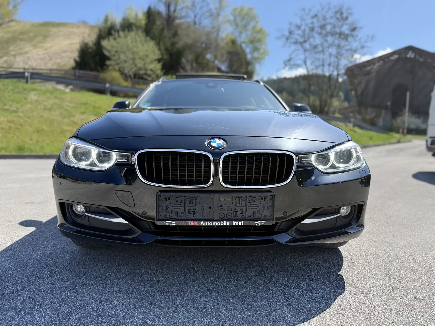 BMW 320 320 d xDrive Schwarz - 2