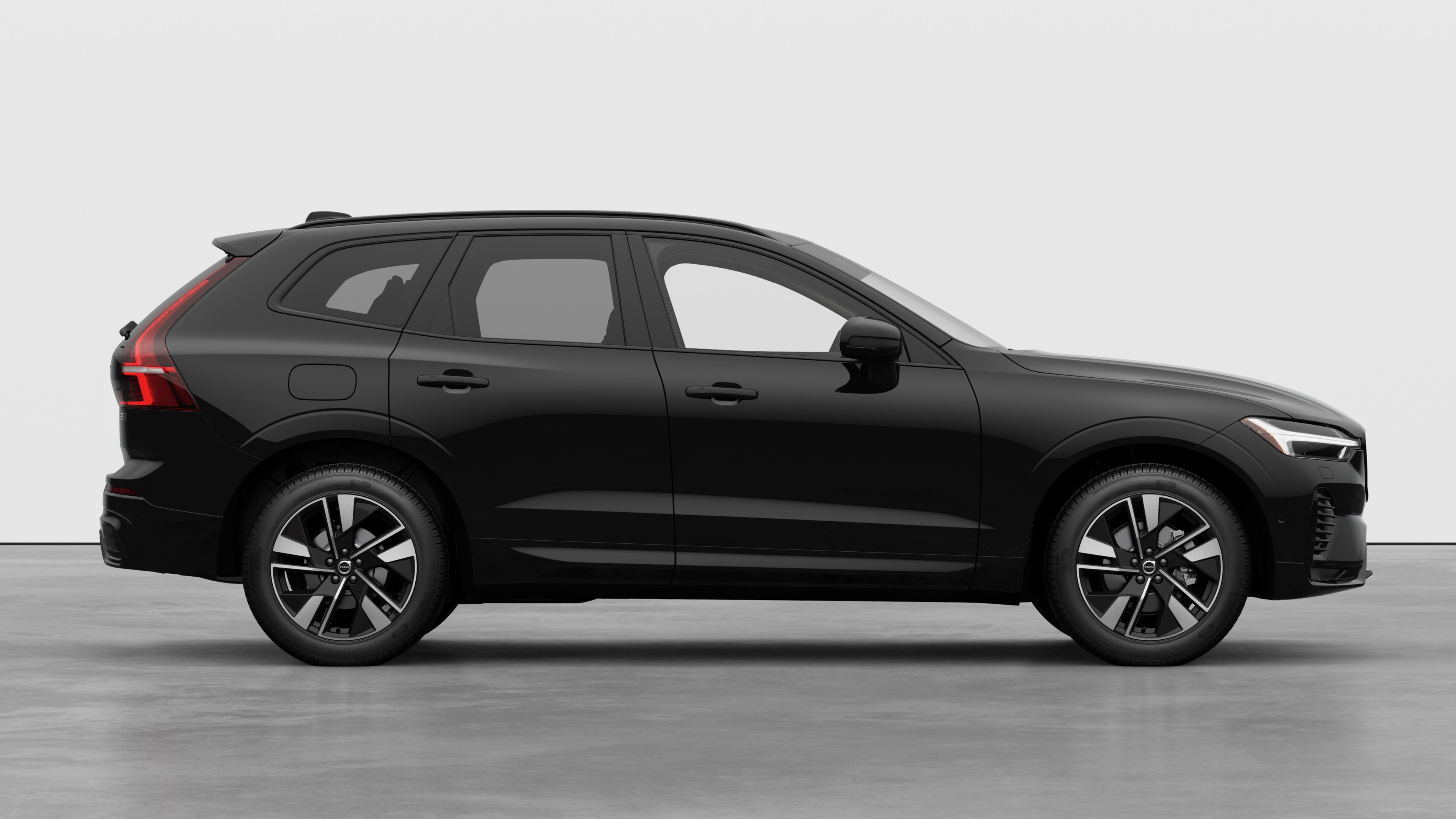 2026 Volvo XC60 B5 Plus Dark Theme alt 5