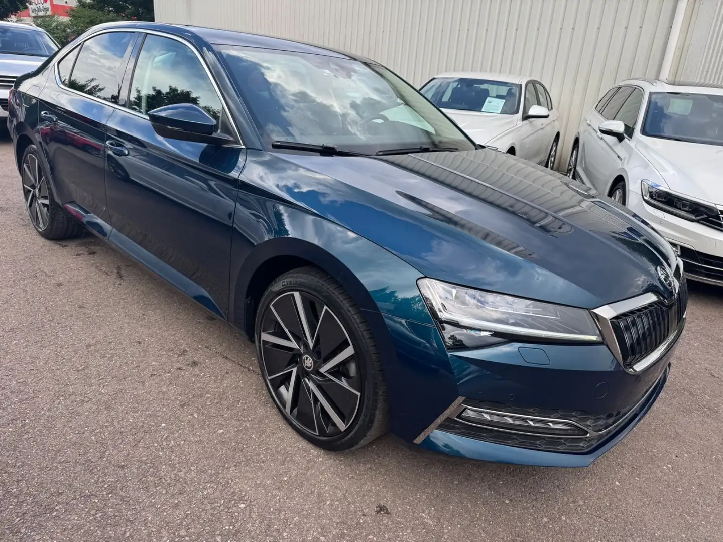 Skoda Superb Lim. Style iV LED+Navi+Leder+ACC+Lane Bleu - 2
