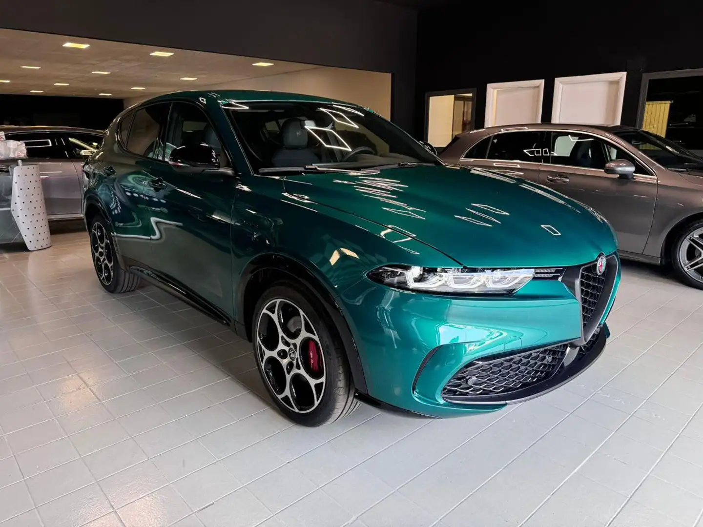 Alfa Romeo Tonale 1.6 diesel 130 CV TCT6 Veloce zelena - 1