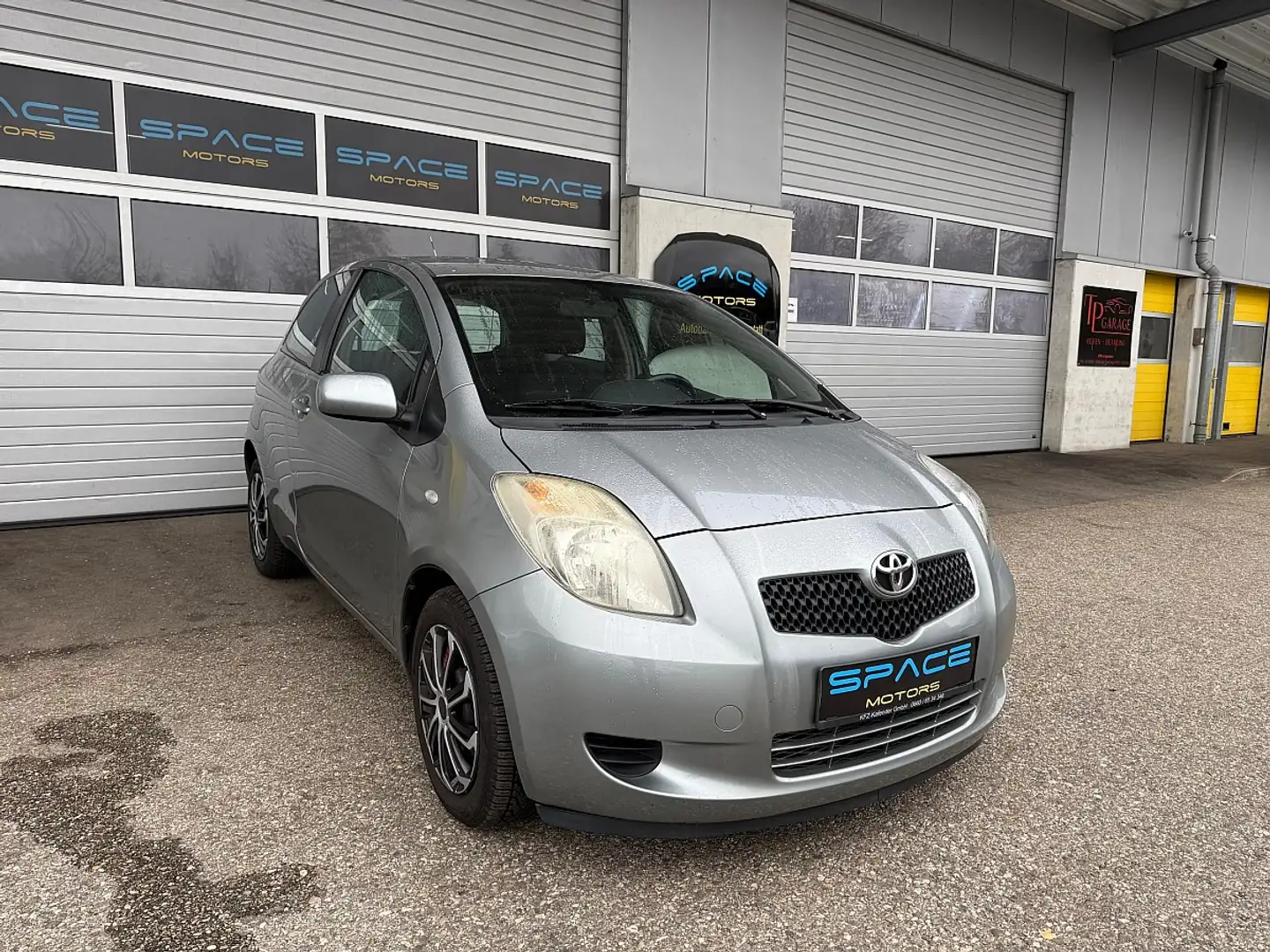 Toyota Yaris 1,0 VVT-i Linea Sol Silber - 1