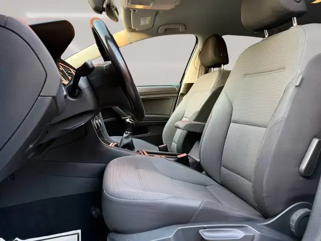 Volkswagen Golf view 13