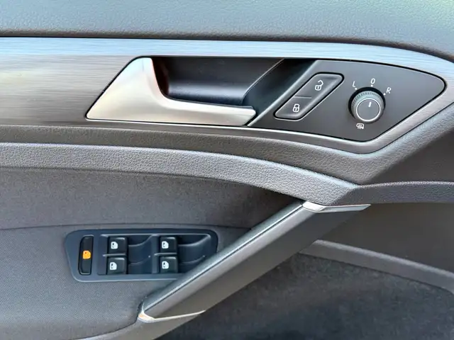 Volkswagen Golf view 11