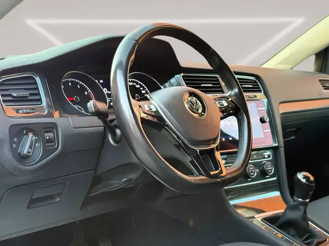Volkswagen Golf view 10
